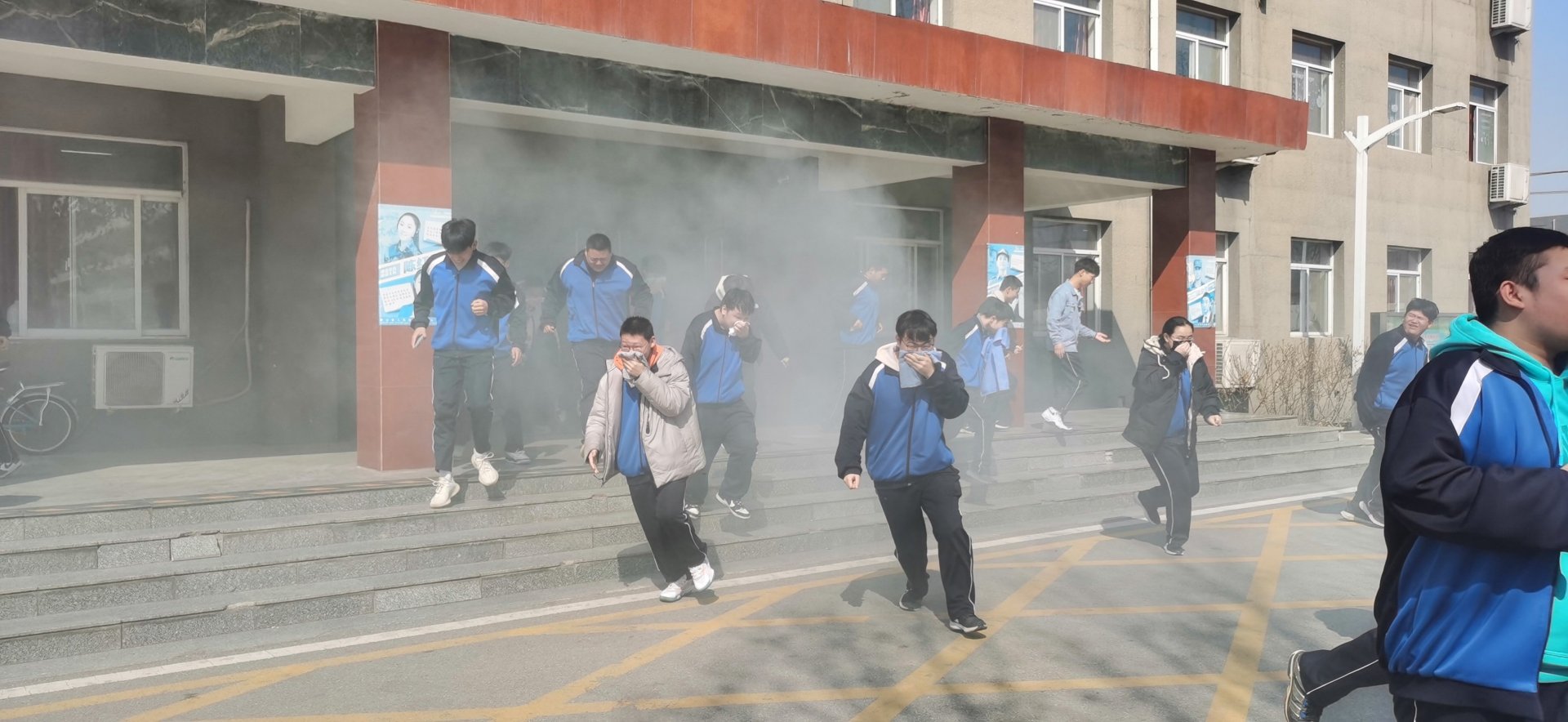 提高应对火灾的紧急逃生与自救能力